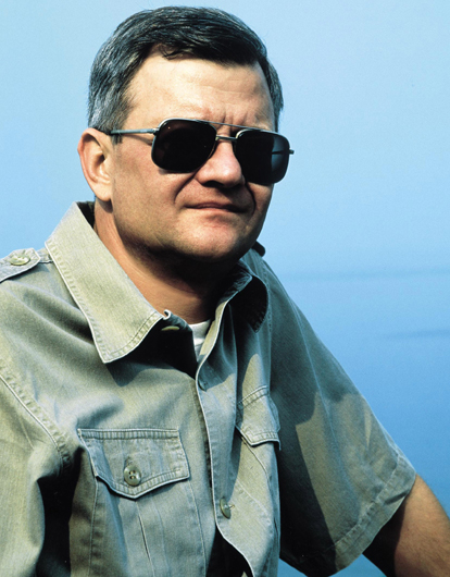Tom Clancy (1947 - † 2013) Tom Clancy (1947 - † 2013)